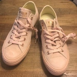 🌟 BRAND NEW Converse Leather Rose Gold 🌟